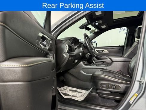 Used 2023 Chevrolet Traverse Premier image 11