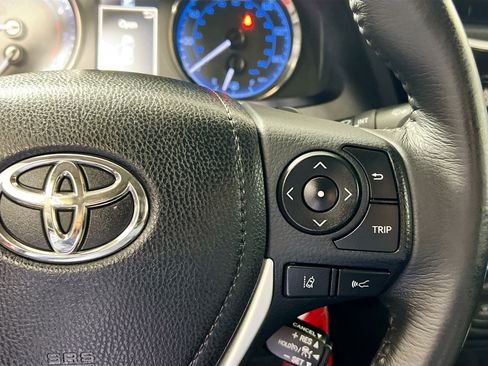 Used 2018 Toyota Corolla SE image 19