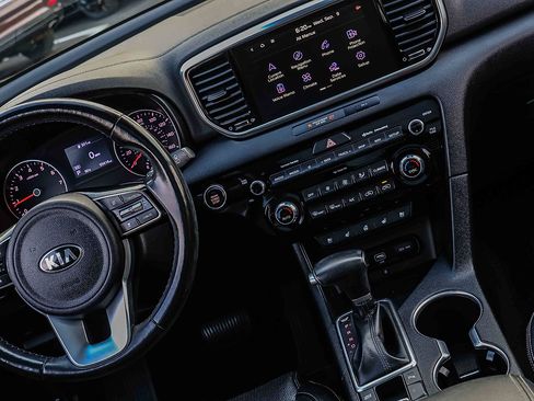 Certified 2022 Kia Sportage EX w/ EX Technology Package AWD/4WD image 19