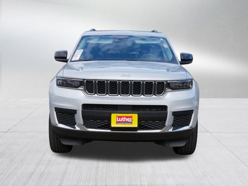 Used 2023 Jeep Grand Cherokee L Laredo image 2