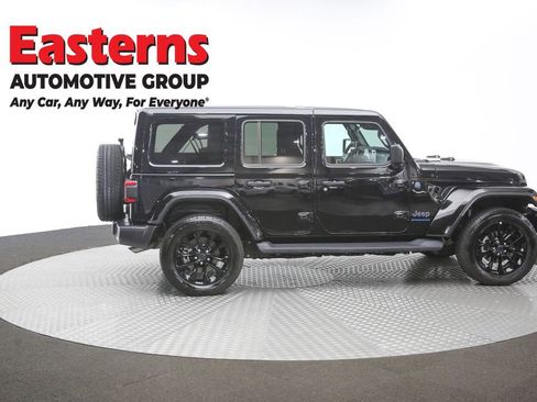 Used 2025 Jeep Wrangler Unlimited Sahara AWD/4WD image 40