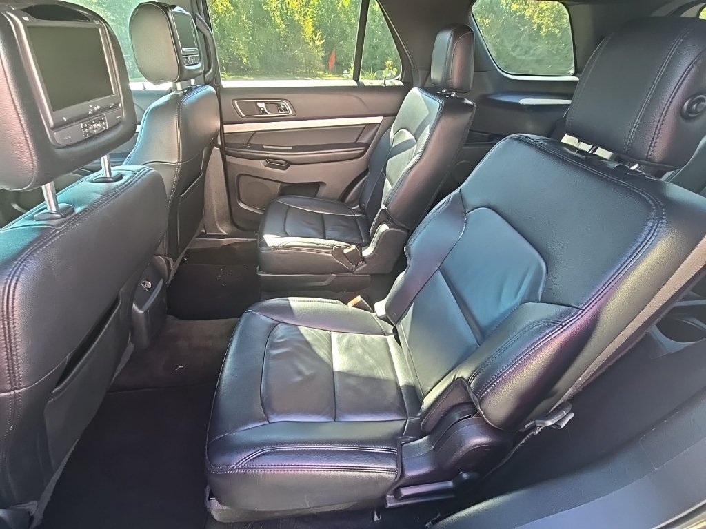 Used 2016 Ford Explorer XLT w/ Equipment Group 202A AWD/4WD image 12