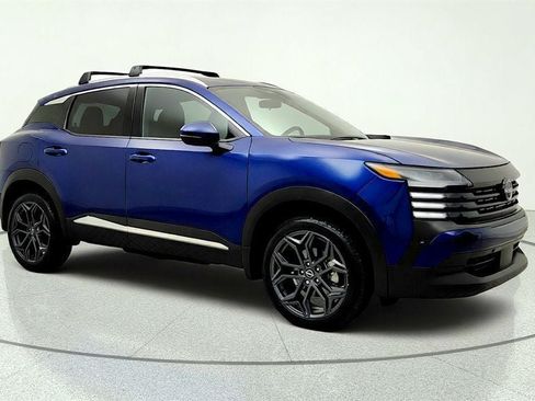 Used 2025 Nissan Kicks SR FWD image 3