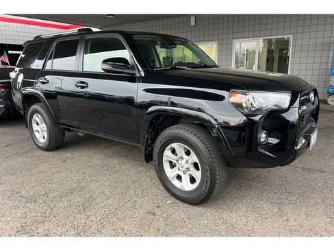 Used 2022 Toyota 4Runner SR5 Premium w/ Moonroof Package image 2