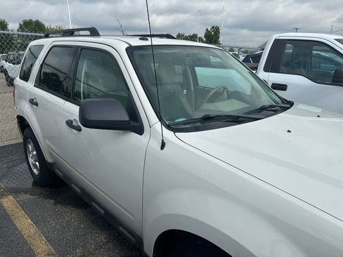 Used 2011 Ford Escape XLT w/ 201A Rapid Spec Order Code FWD image 7