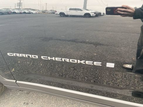 New 2025 Jeep Grand Cherokee Limited w/ Luxury Tech Group II image 47