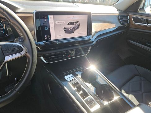 Used 2025 Volkswagen Atlas SE image 20