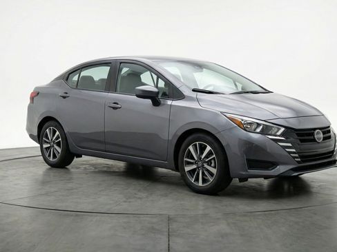 Used 2025 Nissan Versa SV image 1