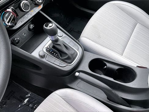 Used 2022 Hyundai Kona SEL image 15