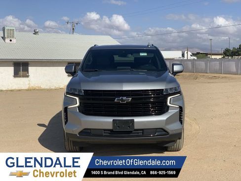 Used 2024 Chevrolet Suburban RST RWD image 2