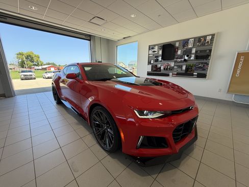 Used 2018 Chevrolet Camaro ZL1 RWD image 1