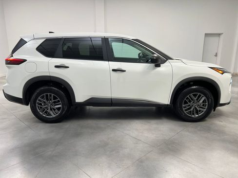 Used 2024 Nissan Rogue S image 8