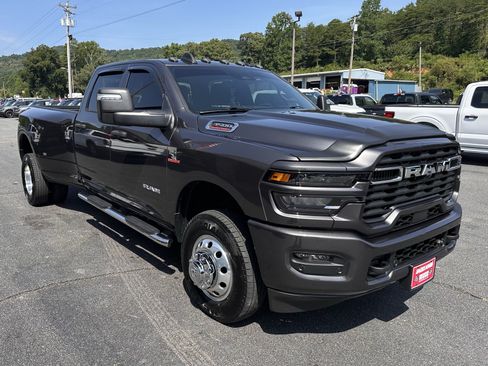 Used 2025 RAM 3500 Big Horn AWD/4WD image 4