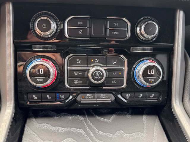 Used 2024 GMC Yukon XL Denali AWD/4WD image 39