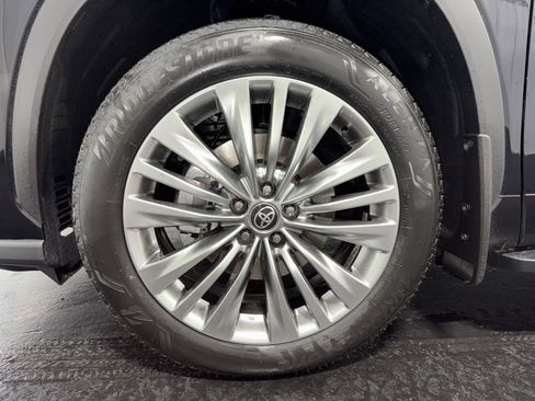 New 2026 Toyota Highlander Platinum image 6