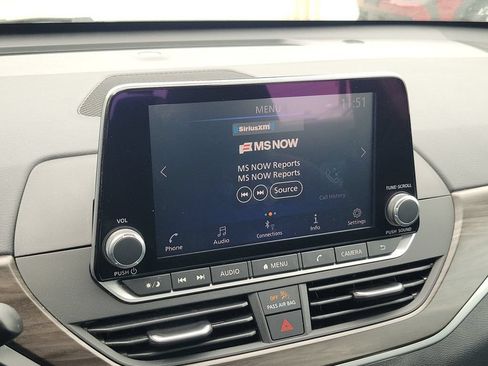 Used 2025 Nissan Altima 2.5 SV FWD image 25