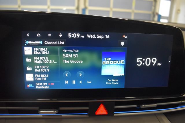 Used 2025 Hyundai Elantra Limited FWD image 28