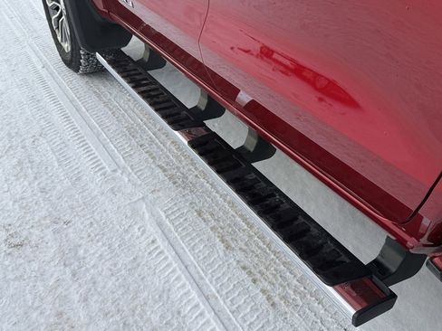 Used 2024 GMC Canyon Denali image 9