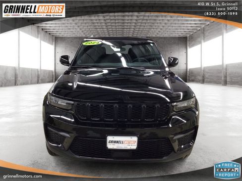 Used 2024 Jeep Grand Cherokee Altitude image 2
