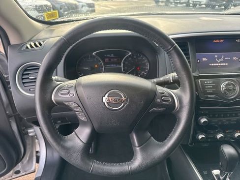 Used 2020 Nissan Pathfinder SV w/ Cargo Package image 11