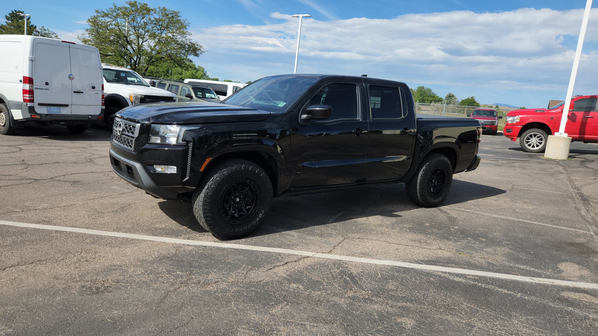 Used 2022 Nissan Frontier SV AWD/4WD image 3