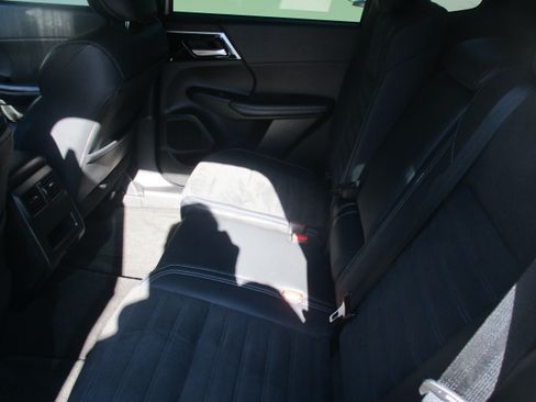 Used 2023 Mitsubishi Outlander SE AWD/4WD image 13