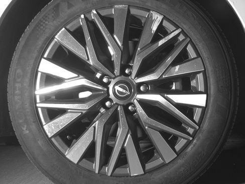 Used 2025 Nissan Altima 2.5 SV FWD image 13