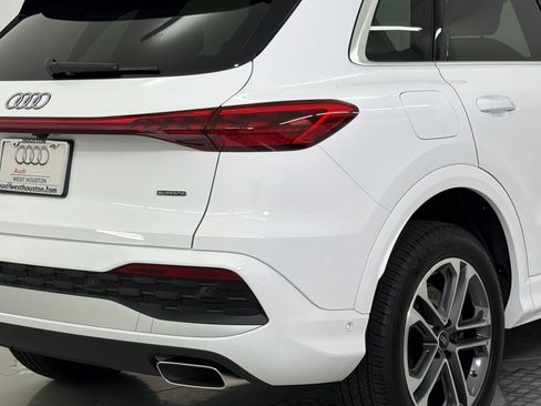 Certified 2025 Audi Q5 Premium w/ Convenience Package AWD/4WD image 12