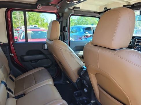 Used 2021 Jeep Gladiator Overland w/ Popular Equipment Package AWD/4WD image 30