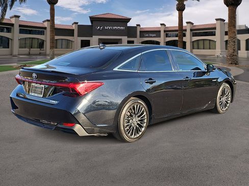 Used 2021 Toyota Avalon XSE image 8