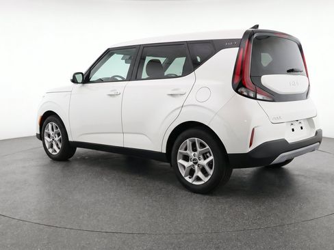 Used 2025 Kia Soul LX w/ LX Technology Package FWD image 6