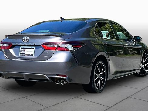 Used 2022 Toyota Camry SE FWD image 13