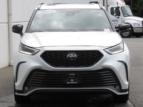 Used 2024 Toyota Highlander XSE AWD/4WD image 3