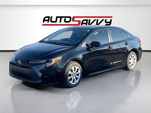 Used 2025 Toyota Corolla LE image 3
