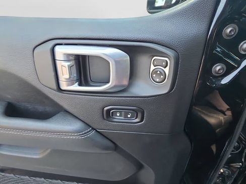 Used 2021 Jeep Gladiator Overland w/ Popular Equipment Package AWD/4WD image 25