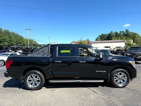 Used 2021 Nissan Titan SV w/ SV Convenience Package image 10