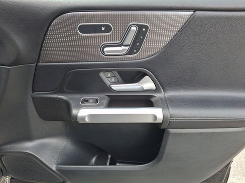 Used 2023 Mercedes-Benz GLB 250 4MATIC image 10