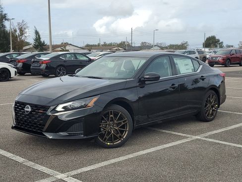 New 2025 Nissan Altima 2.5 SR image 8