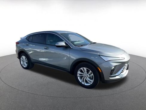 Used 2025 Buick Envista Preferred image 2