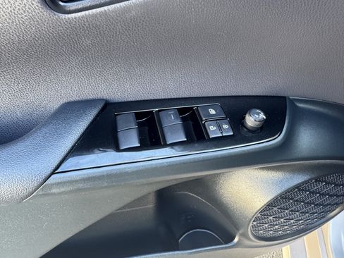 Used 2021 Toyota Prius Prime XLE image 10