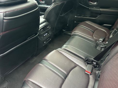 Certified 2025 Honda Pilot Black Edition image 8