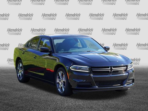 Used 2017 Dodge Charger SE AWD/4WD image 2