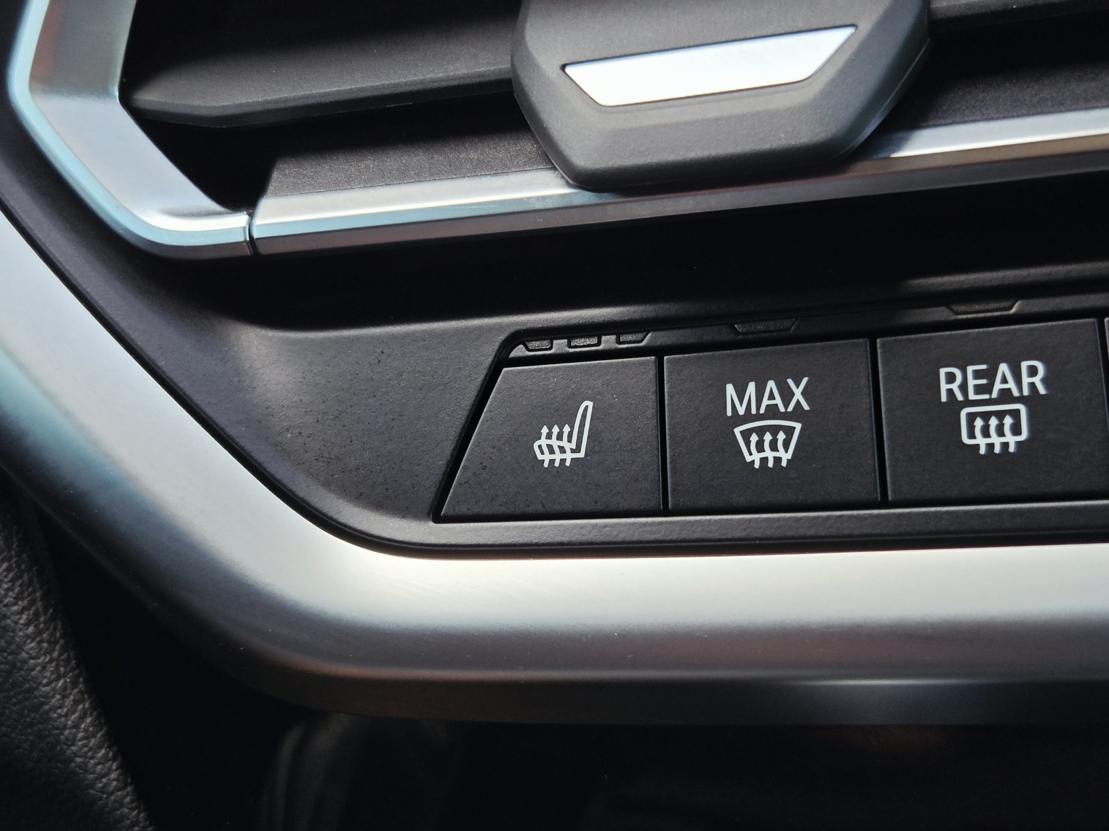 Used 2025 BMW X4 xDrive30i w/ Premium Package AWD/4WD image 25