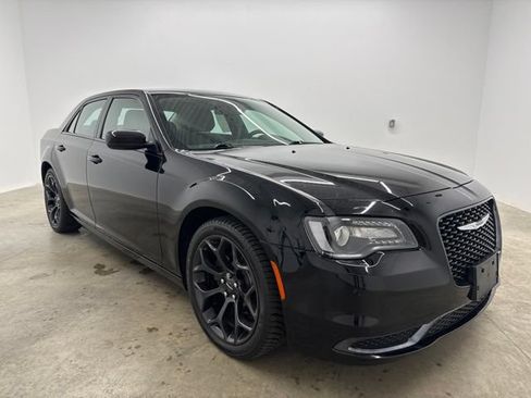 Used 2020 Chrysler 300 Touring w/ Sport Appearance Package RWD image 3