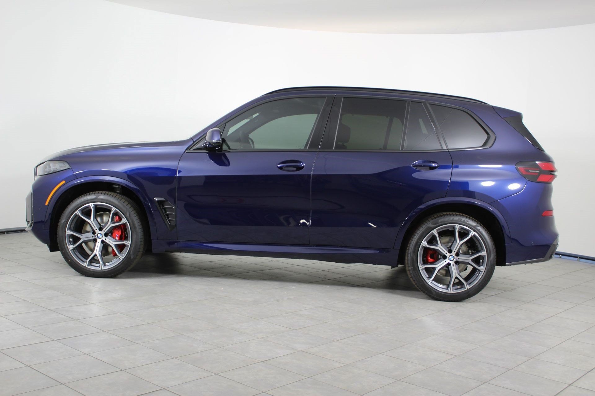 Used 2026 BMW X5 sDrive40i w/ M Sport Package RWD image 2