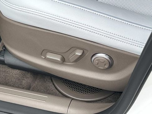 New 2027 Genesis GV70 2.5T Advanced AWD/4WD image 16