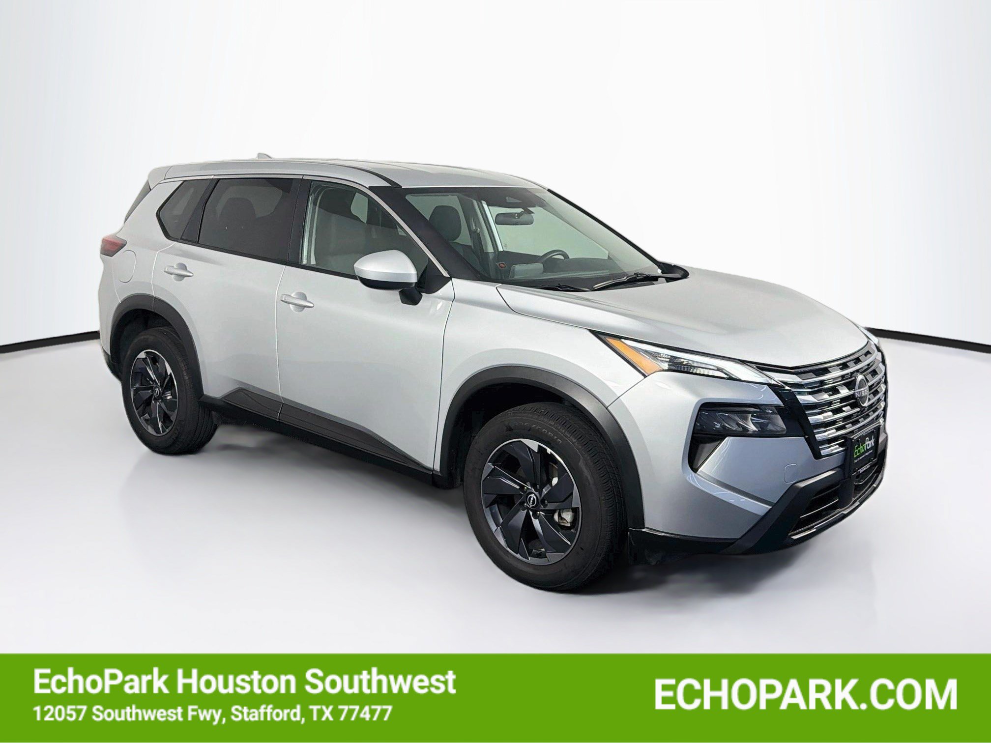 Used 2025 Nissan Rogue SV FWD image 1