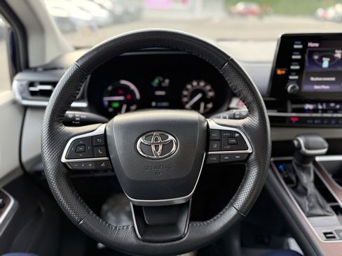 Used 2021 Toyota Sienna XLE image 14