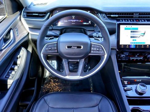 Used 2023 Jeep Grand Cherokee L Limited image 21