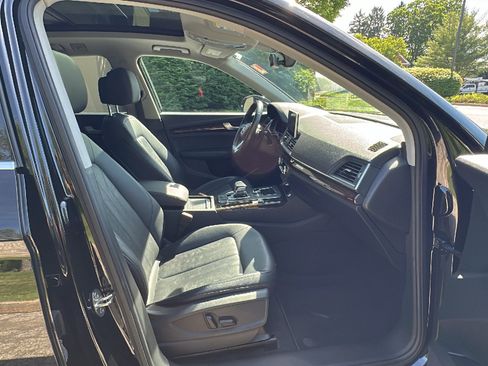 Used 2019 Audi Q5 2.0T Premium Plus w/ Premium Plus Package AWD/4WD image 24